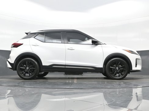Used 2023 Nissan Kicks SR image 27