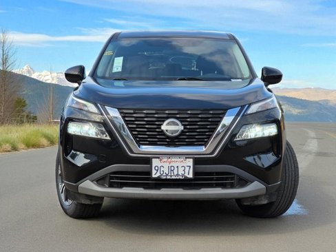 Used 2023 Nissan Rogue SV image 2