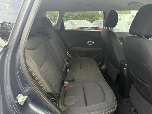 Used 2016 Kia Soul + image 19
