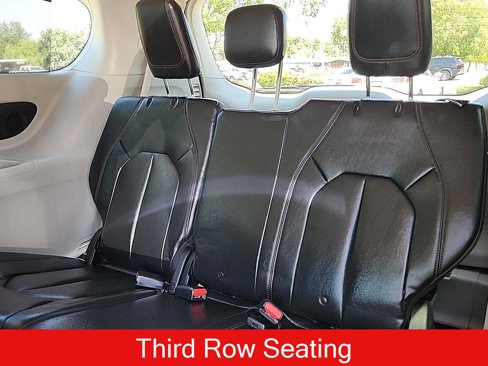 Used 2017 Chrysler Pacifica Touring-L w/ Tire & Wheel Group image 33