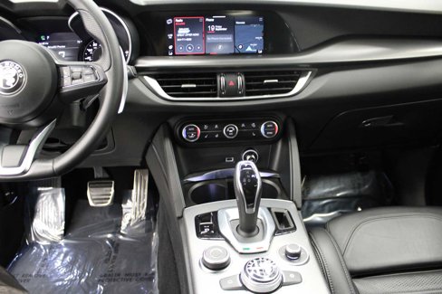 Used 2022 Alfa Romeo Stelvio Veloce image 25