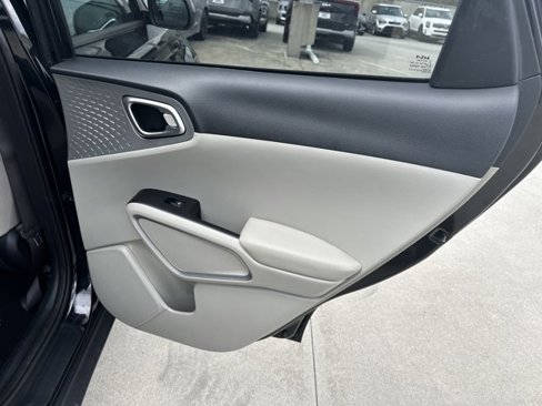 Used 2022 Kia Soul LX image 18