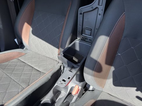 Used 2020 Nissan Kicks SR w/ Exterior Package image 31