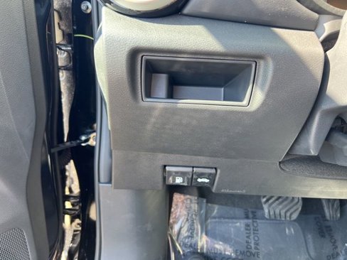 New 2025 Nissan Versa SR w/ Trunk Package image 15
