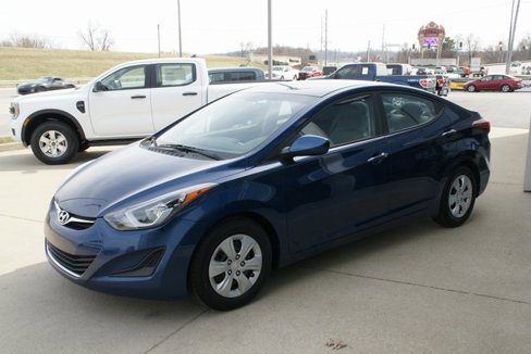 Used 2016 Hyundai Elantra SE image 7