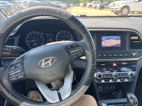 Used 2020 Hyundai Elantra SE w/ Cargo Package (C1) image 11