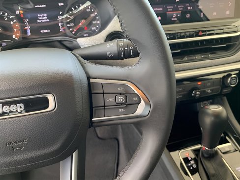 Certified 2024 Jeep Compass Latitude image 34