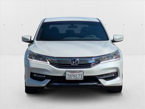 Used 2017 Honda Accord Sport image 2