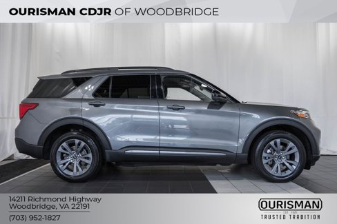 Used 2022 Ford Explorer XLT w/ Equipment Group 202A image 3