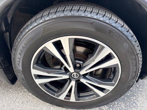 Used 2020 Nissan Rogue SV w/ Premium Package image 6