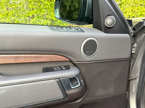 Used 2018 Land Rover Discovery HSE image 10