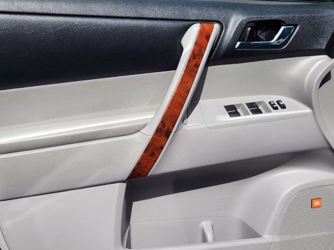 Used 2013 Toyota Highlander Limited image 10