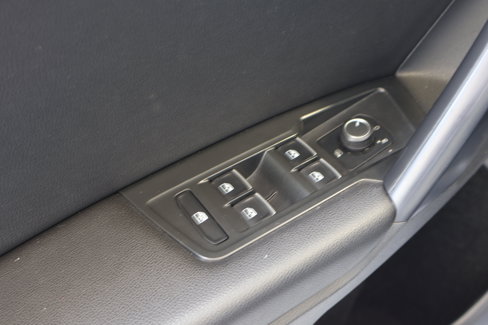 Used 2021 Volkswagen Tiguan SE image 15