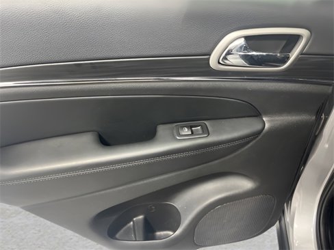 Used 2020 Jeep Grand Cherokee Limited image 23