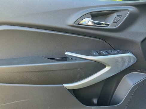 New 2025 Chevrolet Trax LS w/ LS Convenience Package image 15