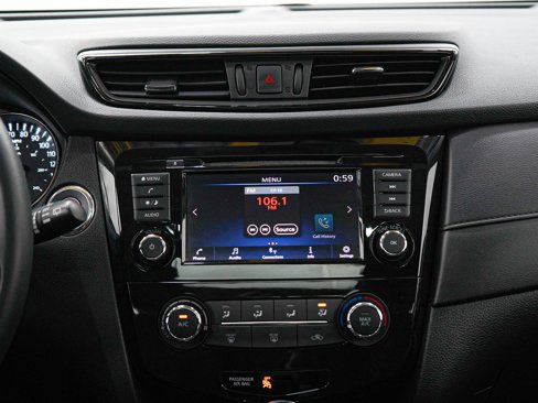 Used 2020 Nissan Rogue SV image 16