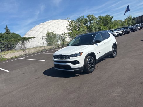 Used 2022 Jeep Compass Limited image 3