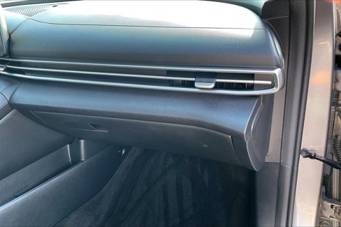 Used 2022 Hyundai Elantra SEL image 16
