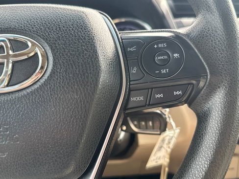 Used 2019 Toyota Camry LE image 19