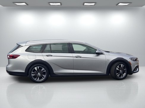 Used 2018 Buick Regal Preferred w/ Sights and Sounds Package image 3