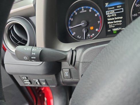 Used 2017 Toyota RAV4 LE image 24