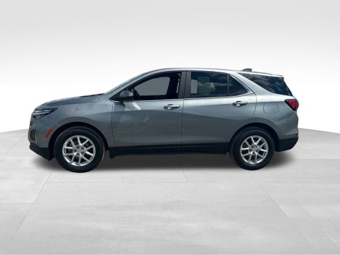 Used 2023 Chevrolet Equinox LT image 2