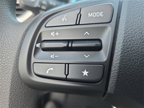 New 2025 Hyundai Venue SE image 17