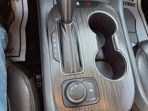 Used 2019 GMC Acadia SLT image 14