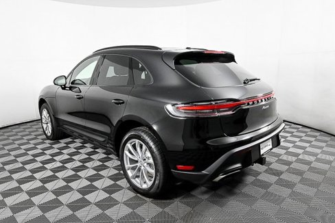 Certified 2025 Porsche Macan image 3