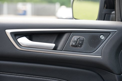 Used 2019 Ford Edge Titanium image 17