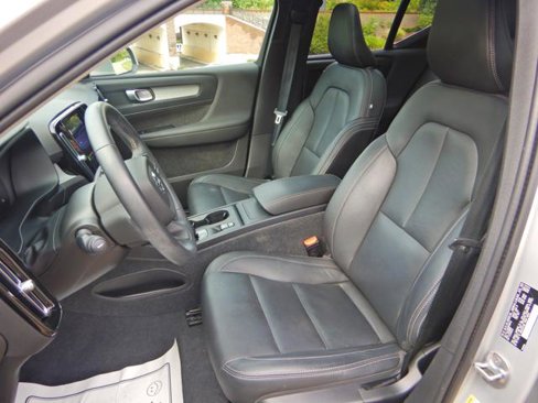 Used 2024 Volvo XC40 B5 Core image 11