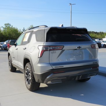 Used 2025 Chevrolet Equinox ACTIV w/ Safety and Technology Package image 4