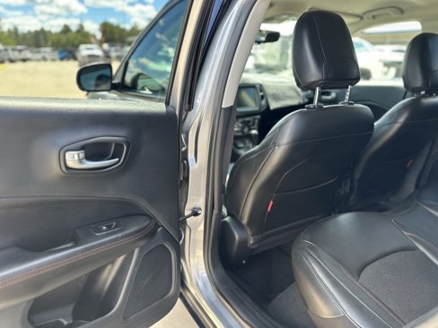 Used 2020 Jeep Compass Trailhawk image 12