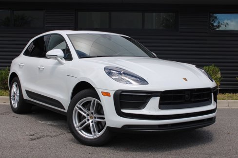 Certified 2024 Porsche Macan image 9