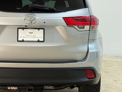 Used 2018 Toyota Highlander XLE image 12