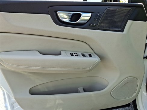 Used 2024 Volvo XC60 B5 Plus image 12