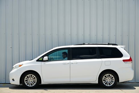 Used 2011 Toyota Sienna XLE image 7