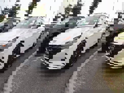 Used 2023 Hyundai Elantra SEL image 1