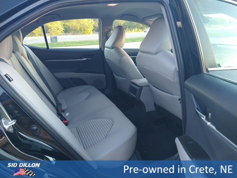 Used 2023 Toyota Camry SE image 6