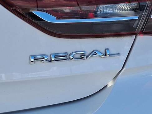 Used 2020 Buick Regal Avenir w/ Driver Confidence Package II image 30