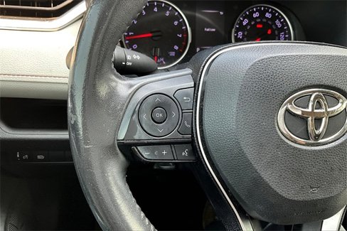 Used 2021 Toyota RAV4 XLE Premium image 18