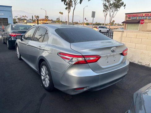 Used 2018 Toyota Camry LE image 2