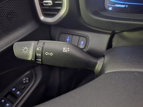 Certified 2023 Hyundai Venue SEL image 17