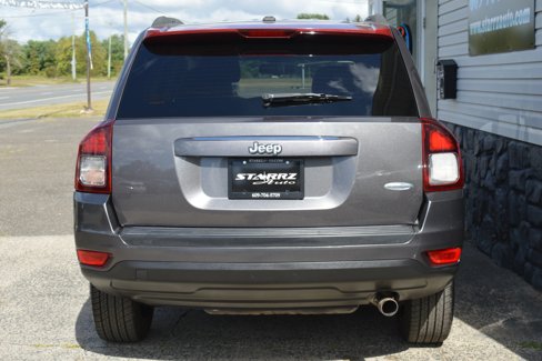 Used 2017 Jeep Compass Latitude image 4