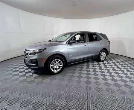 Used 2024 Chevrolet Equinox LS w/ LS Convenience Package image 2