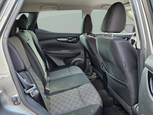Used 2020 Nissan Rogue Sport SV image 12