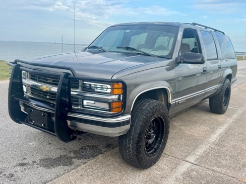 Used 1999 Chevrolet Suburban 4WD w/ Preferred Equipment Group 2 image 2