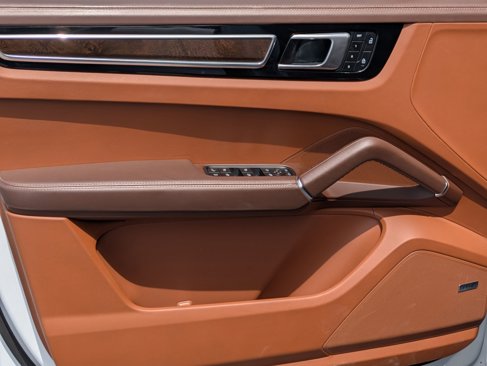 Certified 2023 Porsche Cayenne Platinum Edition image 14