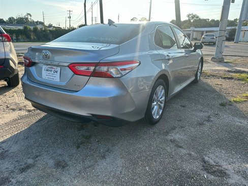Used 2020 Toyota Camry LE image 5