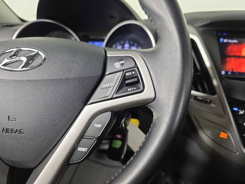 Used 2013 Hyundai Veloster w/ Style Pkg image 18